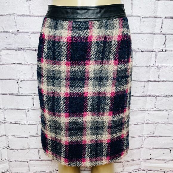 Tory Burch Dresses & Skirts - Tory Burch Wool skirt with pockets size 6